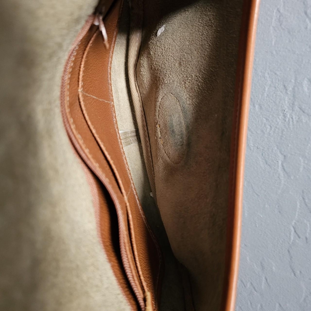 Vintage Dooney and Bourke Crossbody Bag - Picture 5 of 8